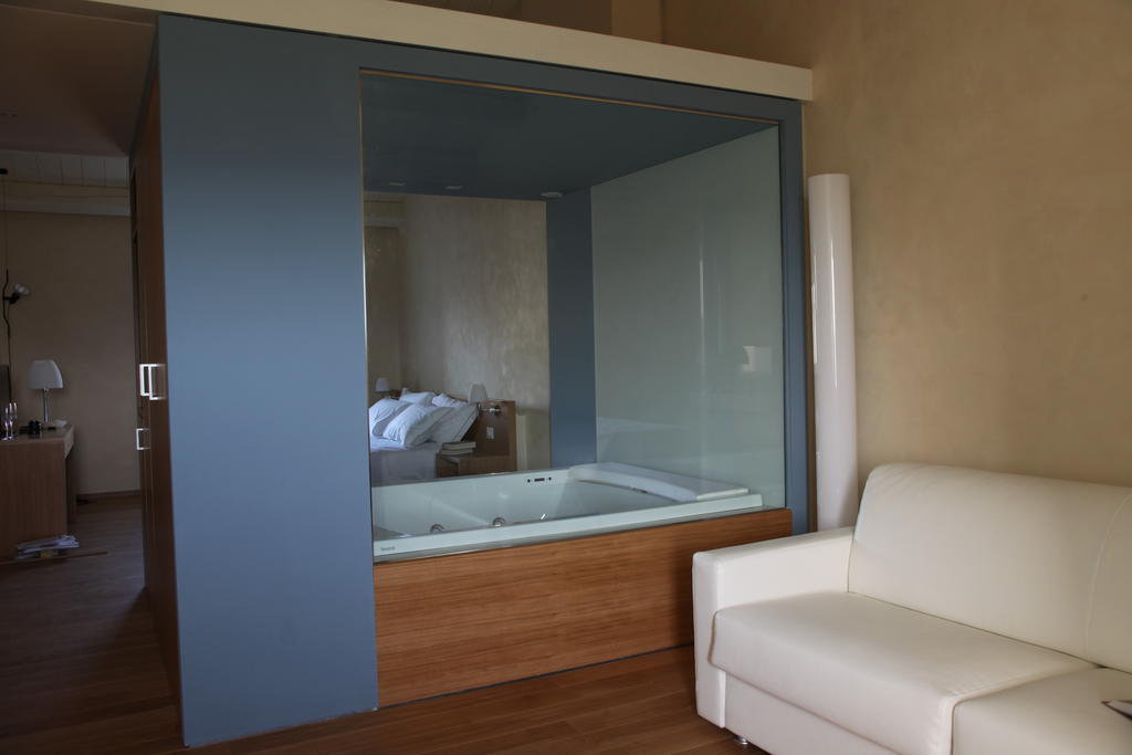 Relais Del Borgo Hotel & Spa 4 Stelle Staffolo Værelse billede