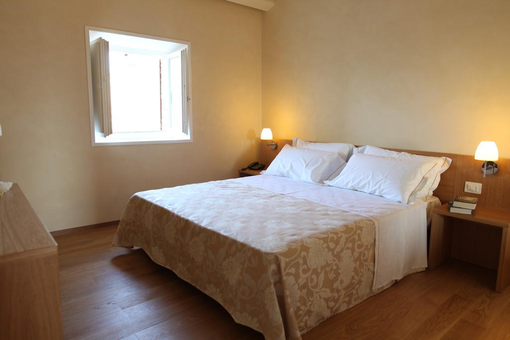 Relais Del Borgo Hotel & Spa 4 Stelle Staffolo Værelse billede