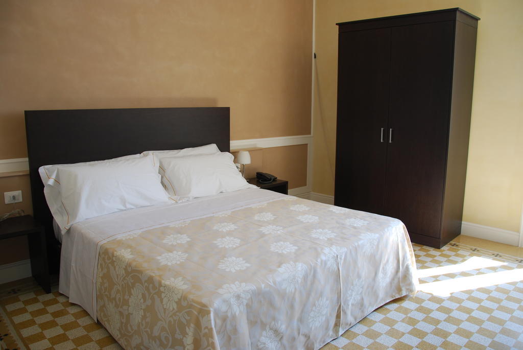 Relais Del Borgo Hotel & Spa 4 Stelle Staffolo Værelse billede